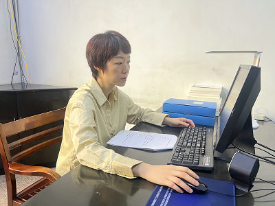 办公室整理全国文明档案1.jpg 办公室整理全国文明档案1.jpg